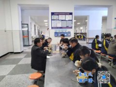 <b>郧阳区尝试中学：家校齐心把好食堂平安关</b>